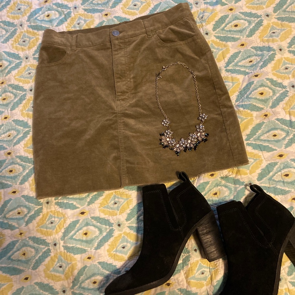 Forever 21 corduroy green skirt